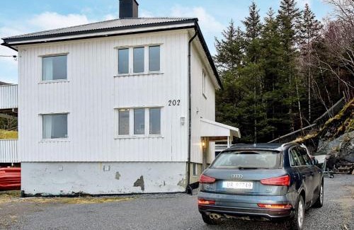 Afjord Casa | 8 person holiday home in Revsnes
