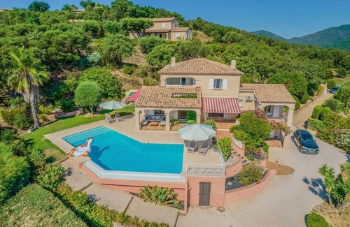 Plage de la Garonnette Casa | 8-person villa with panoramic view close to the beach