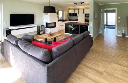 Muldestausee Casa | 8 Personen Ferienhaus ,Seegelblick" am Goitzschesee, erste Reihe am Strand mit Sauna, Kamin, Wallbox & SUP