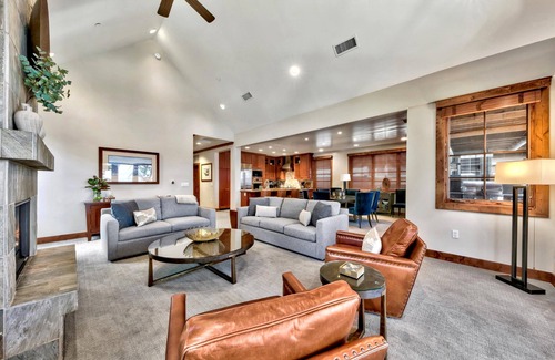 Sierra Shores Casa | 8 Sierra Shores - Stunning Lakefront 4BR/4BA