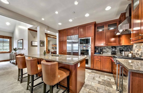 Sierra Shores Casa | 8 Sierra Shores - Stunning Lakefront 4BR/4BA
