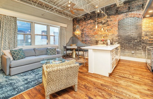 Downtown Asheville Apartamento | 80 LEX: APARTAMENTO 203: ALTO DISEÑO EN EL CENTRO DE HOT SPOT