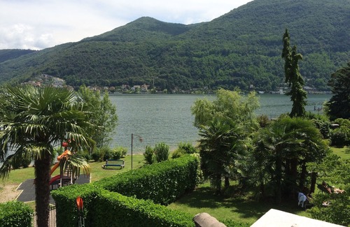 Brusimpiano Apartamento | 80 m2 parte de 3 habitaciones de la casa directamente en el lago de Lugano