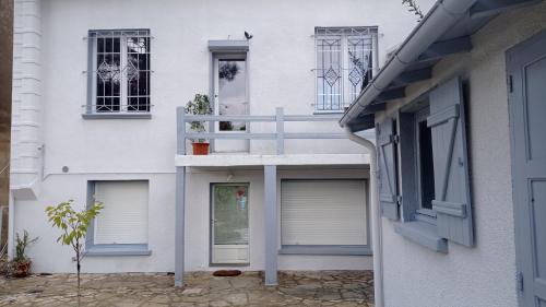 La Terrasse Apartamento | 80 m2 appartement indépendant, 4 personnes et plus, piscine et jardin Direct Gare Aéroport