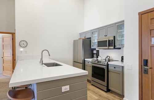 Olympic Valley Condominio | 801 | Modern 2BD - King + Bunks, Pool & Sauna