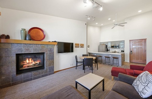 Olympic Valley Condominio | 801 | Modern 2BD - King + Bunks, Pool & Sauna