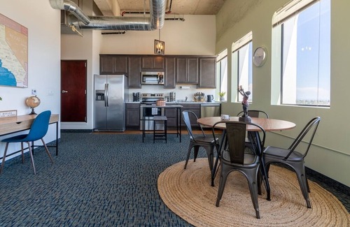 Santa Ana Apartamento | 808 · Stunning Sunset Views in a Hi-Rise | Walk to DTSA