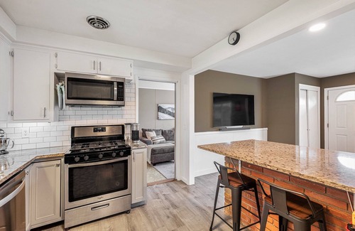 Harrison Township Casa | 80ft Seawall~6beds~Direct Lake Access~Family Friendly~Excellent for Fishing