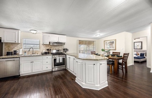 Conroe Apartamento | Accessible 3BR Sleeps 12 Pet-Friendly Conroe Stay