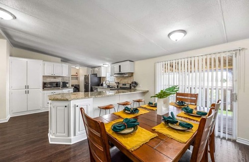 Conroe Apartamento | Accessible 3BR Sleeps 12 Pet-Friendly Conroe Stay