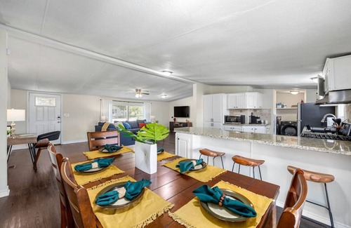 Conroe Apartamento | Accessible 3BR Sleeps 12 Pet-Friendly Conroe Stay