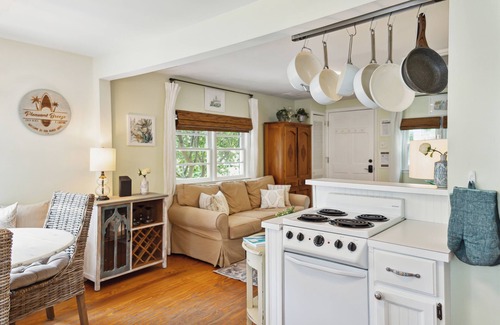 Folly Beach Casa | 817 E Ashely Ave - Pleasant Breeze