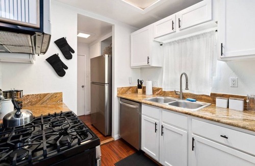 Mission Beach Cabaña | 818 Portsmouth · Newly Remodeled Between Bay & Beach *Parking*Patio