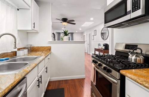 Mission Beach Cabaña | 818 Portsmouth · Newly Remodeled Between Bay & Beach *Parking*Patio