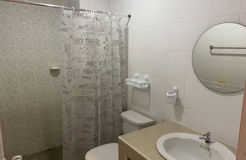 Kathu Apartamento | 84 Bar & Guesthouse Room-1
