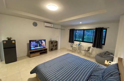 Kathu Apartamento | 84 Bar & Guesthouse Room-1