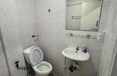 Kathu Apartamento | 84 Bar & Guesthouse Room-2
