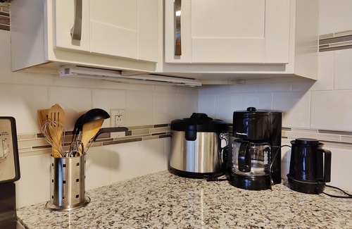 South San Francisco Apartamento | 840-#3 Spacious, new, Safe parking garage, Condo type unit, A/C & Elev. near SFO