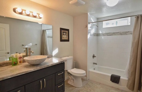 Paradise Valley Apartamento | 8402 - Spacious Apartment with A/C & Elevator near SFO