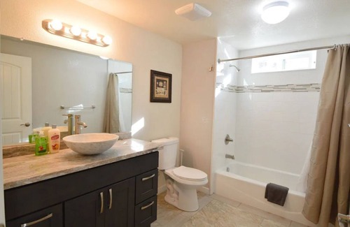 Downtown Apartamento | 8405 Upscale Penthouse Elevator & Parking near SFO