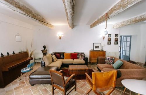 Althen-des-Paluds Casa | 84B4 - Glycine suite in an 18th century Provencal farmhouse