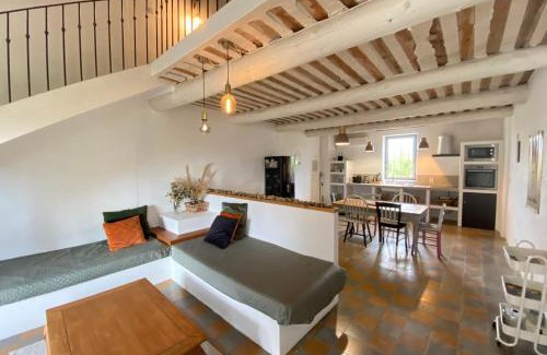 Althen-des-Paluds Apartamento | 84B6 - Loft in charming 18th century farmhouse