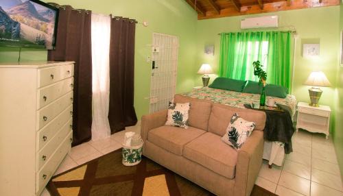 Gordon Town Casa | 876 JA Oasis & Homestay - by Kingston Airport