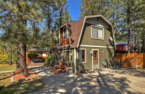 Big Bear Apartamento | 88 Acres Cottage in Big Bear w HotTub & Fireplace