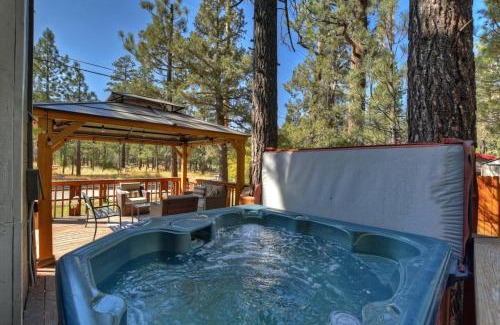 Big Bear Apartamento | 88 Acres Cottage in Big Bear w HotTub & Fireplace