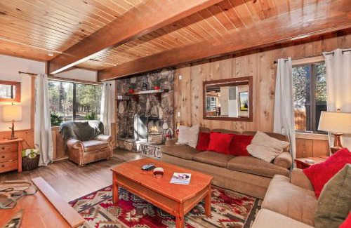 Big Bear Apartamento | 88 Acres Cottage in Big Bear w HotTub & Fireplace