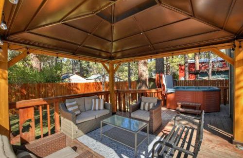 Big Bear Apartamento | 88 Acres Cottage in Big Bear w HotTub & Fireplace