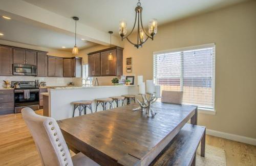 Colorado Springs Casa | 8BD Mnt Views Oasis Near Garden of The Gods Ideal for Groups