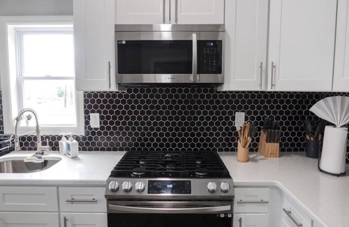 Irvington Casa | 8BR 4BA Home Near NYC -Sleeps 16
