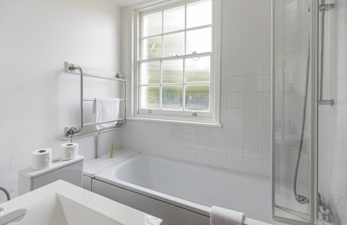 Regent's Park Casa | 8BR Gem in Prime Location: Perfect for Group Stays