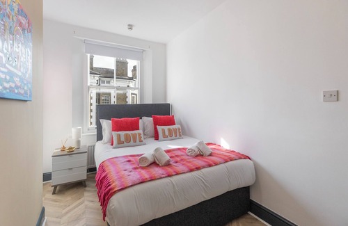 Regent's Park Casa | 8BR Gem in Prime Location: Perfect for Group Stays