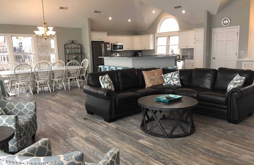 Ocean Hill Casa | Endless Views Ocean Front 8 BR Private Beach Access Pool Theater