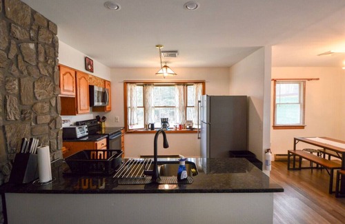Cresco Casa | 8PPL|Pets Welcome| 2 Game Rms|Hot Tub|Large Deck