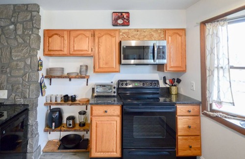 Cresco Casa | 8PPL|Pets Welcome| 2 Game Rms|Hot Tub|Large Deck