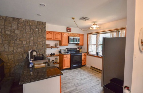 Cresco Casa | 8PPL|Pets Welcome| 2 Game Rms|Hot Tub|Large Deck