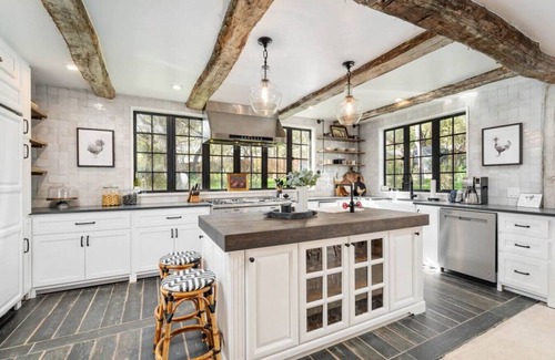 New Braunfels Casa | 8Sages-Gruene*Luxury Getaway* Accommodates 18