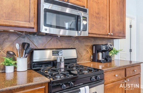 Westfield Apartamento | Perfect Central Location + Free Prkg and Cozy Beds