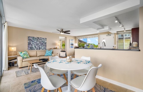 Diamond Head - Kapahulu - St. Louis Apartamento | 8th Floor Gold Coast 1 Bedroom with Great Views, Kitchen & Den
