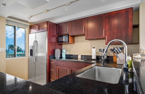 Diamond Head - Kapahulu - St. Louis Apartamento | 8th Floor Gold Coast 1 Bedroom with Great Views, Kitchen & Den