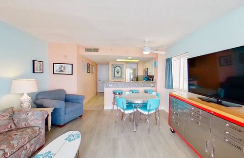 Crescent Beach Casa | 8th floor oceanfront condo, shared pool, central AC, shared hot tub