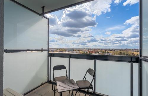 Wlochy Apartamento | 8th Floor Włochy Apt - Balcony, Workspace, AC - by Rentujemy
