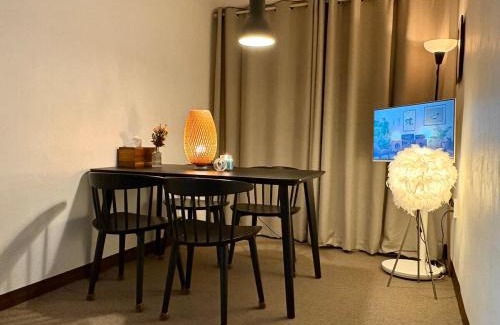 Deungchon-dong Apartamento | 9호선 도보5분,1층,퀸침대3,방2,호텔침구,5인추천,아늑함,가양,등촌,염창,공항노선