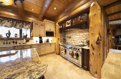 Greentown Casa | 9,000 Sq Ft Authentic Log Home a 2 millas del lago Wallenpaupack - Duerme 20