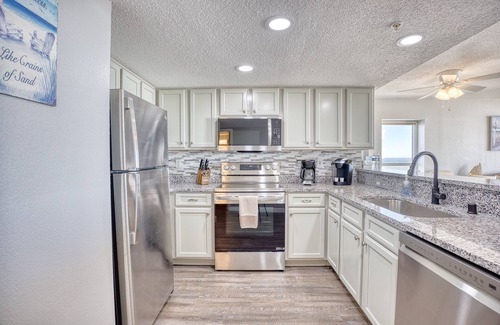 Atlantic Beach Condominio | Bay Watch Resort-Fall Openings, Direct PANORAMIC Ocean Front Updated Condo Views