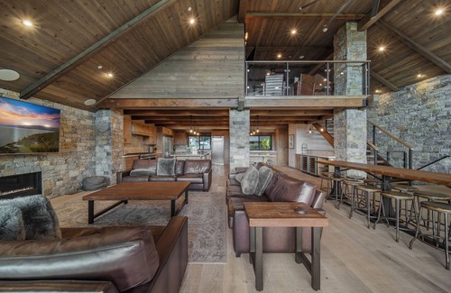 Al Tahoe Casa | 9 bedroom Luxury Villa by the lake with Indoor Pool