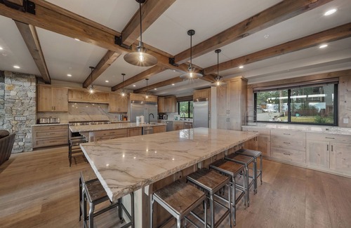 Al Tahoe Casa | 9 bedroom Luxury Villa by the lake with Indoor Pool
